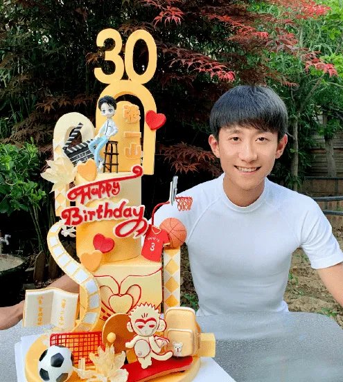 杨紫晒大学旧照为张一山庆生，娱乐圈还有哪些神仙友谊？