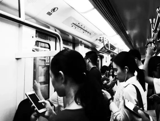 上海地铁禁止电子设备声音外放，你支持此项规定吗？