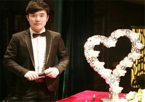 学婚礼主持要掌握哪些内容  当好婚礼主持的技巧