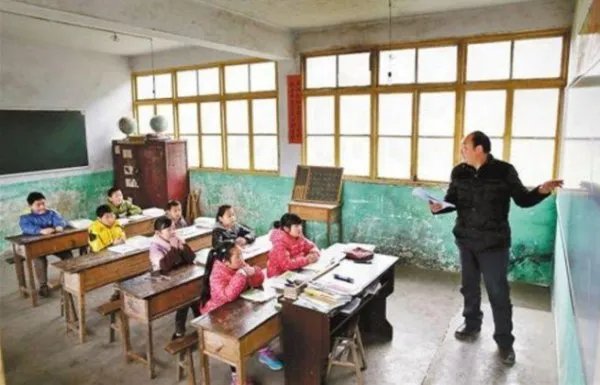 如何看待委员建议提升中小学男教师比例？