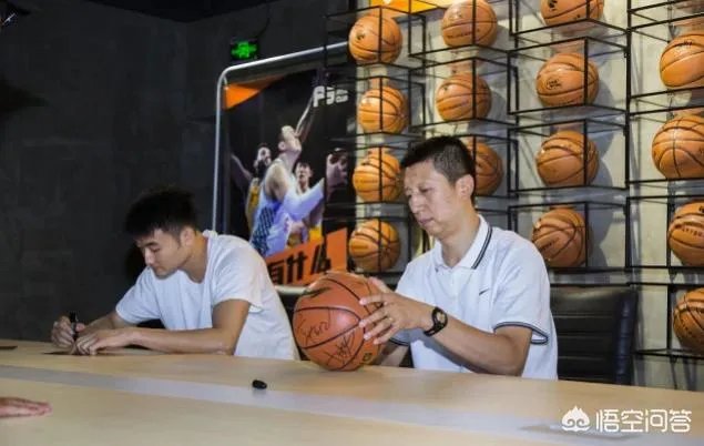 郭士强出席活动，记者问郭士强韩德君婚礼现场下战书广东队一书，你怎么看待郭士强的回答？