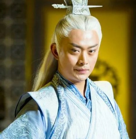 有哪些明星年轻时的颜值被低估了?