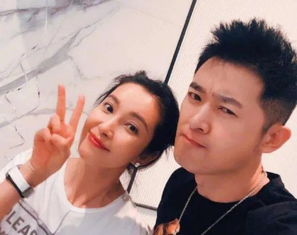 任泉给李冰冰庆祝49岁生日，他们当初是如何相识的？