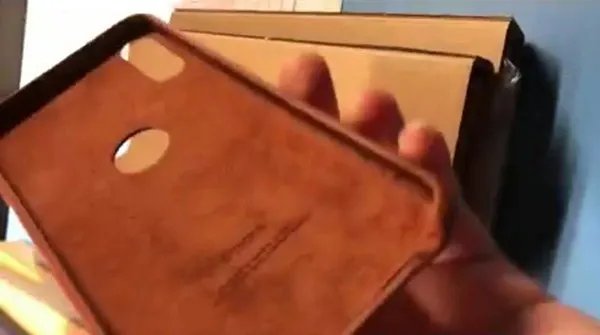 iPhone 8官方保护壳曝光 背部竟有开孔