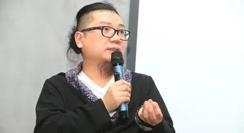 金扫帚奖创始人程青松宣布脱单，他的男友是谁？是什么身份？