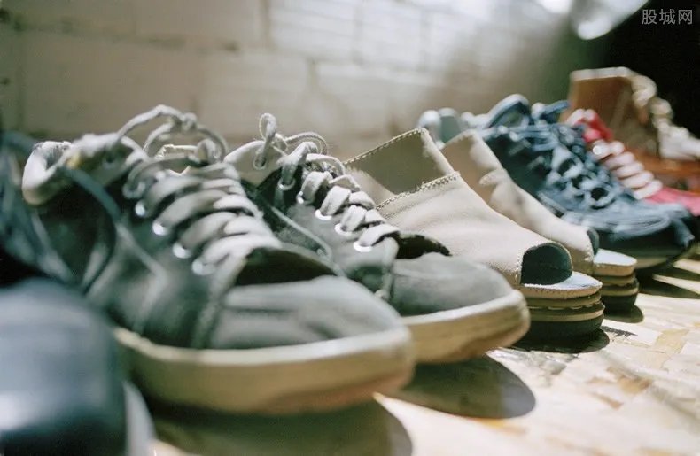 穿特步鞋相亲被拒 特步鞋多少钱一双
