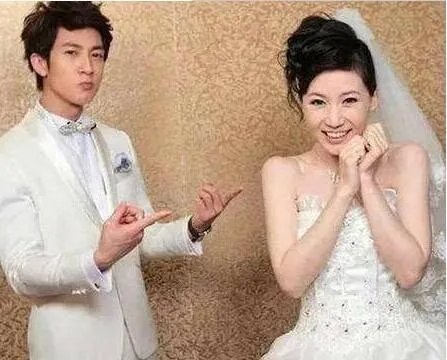 吴尊爱妻罕见露面,气质如何?