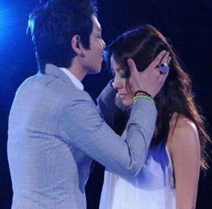 top和李孝利热吻成为了话题 原本毫无关联的两人竟然接吻