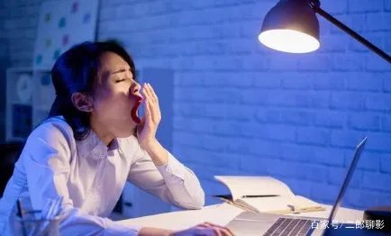 常州29岁小伙连续熬夜加班突发中风，身体出现了哪些症状？