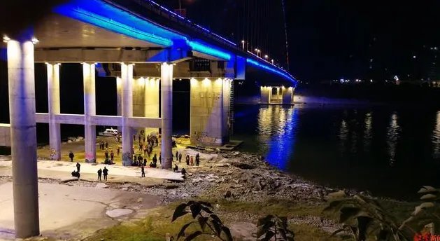 四川一民警营救落水女孩时失联是怎么回事？