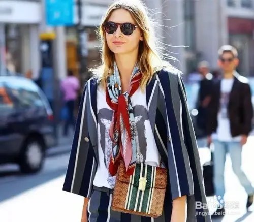 丝巾的搭配方法!