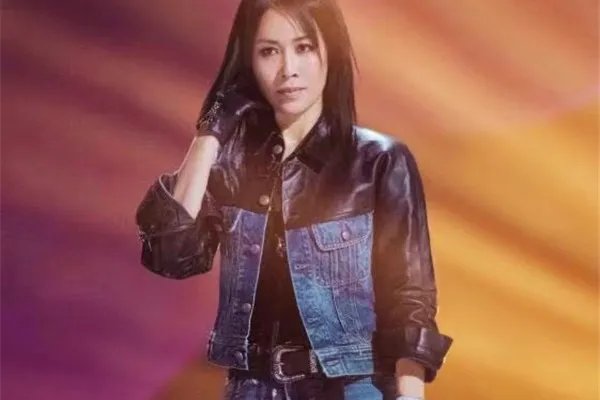 奔着C位去的那英被质疑假唱，这是怎么回事？