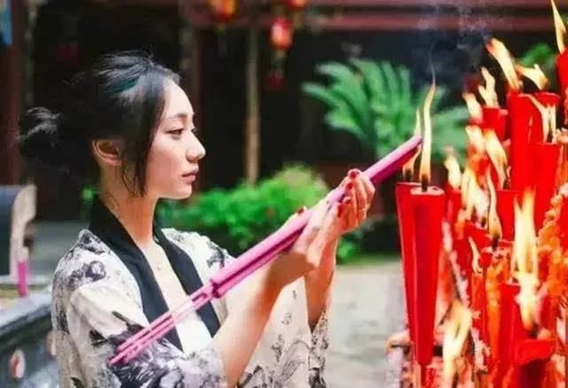 没结婚的情侣不要拜佛为什么 情侣一起去拜佛的禁忌有哪些