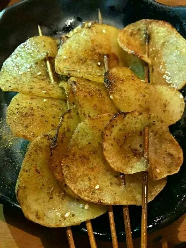 为何路边的烧烤有那么多人爱吃？