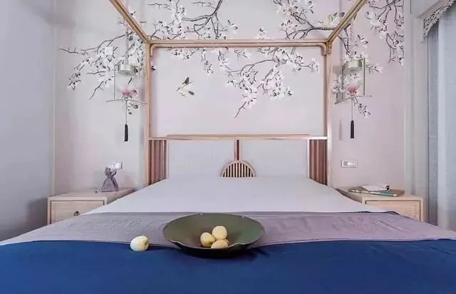 180㎡带庭院的中式原木风,客厅背景墙太美了!