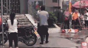 民间高手大街上过招:老外看傻眼（图）