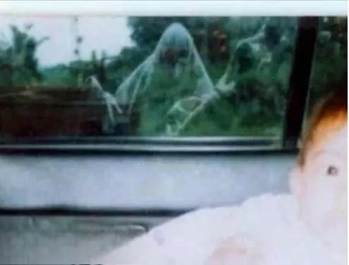 鬼手自拍怎么解释 拍照拍到不干净的东西真实案例