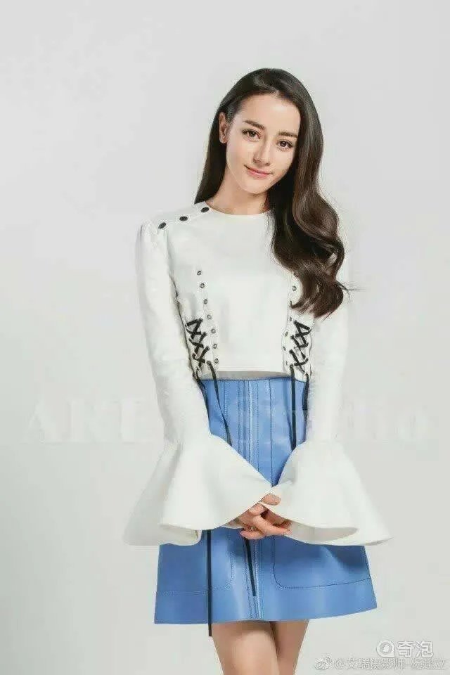 古力娜扎狂吃巨型披萨,又要像迪丽热巴一样装吃货了吗?