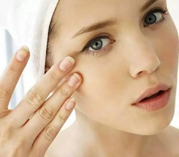 兰芝眼霜怎么用