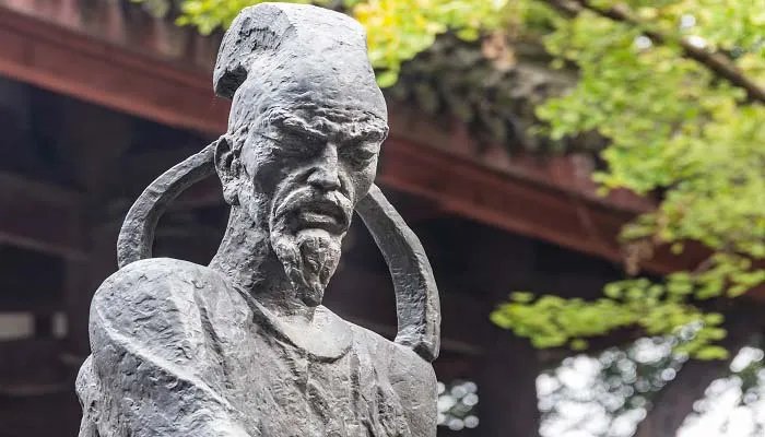 语不惊人死不休属于什么体裁 语不死人语不惊人死不休属于什么体裁