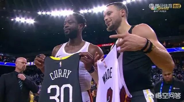 勇士险胜热火，赛后杜兰特与库里上来与韦德握手，为什么韦德只和库里互换球衣呢？