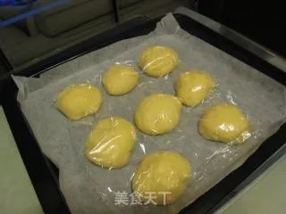 奶香面包——电动打蛋器和面、烤箱发酵法