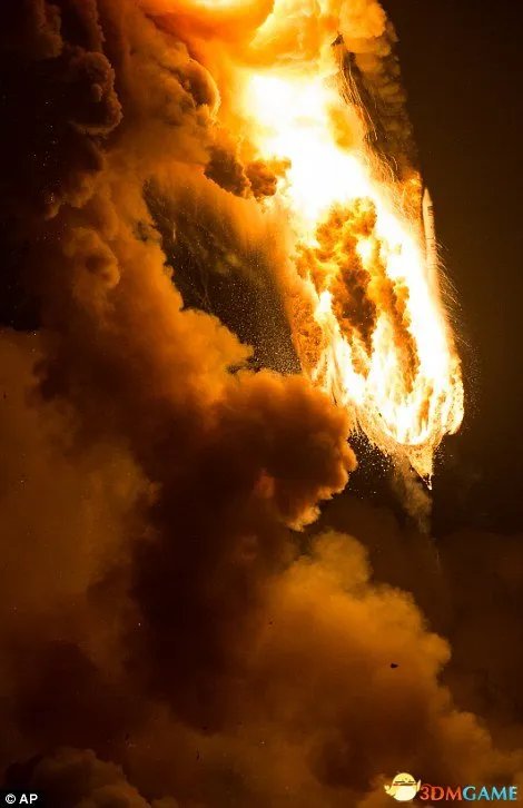 实在太震撼 NASA曝光“天鹅座”飞船爆炸现场近照