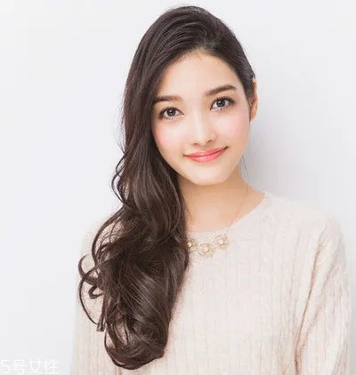 卷发扎什么发型好看 长卷发扎法教程