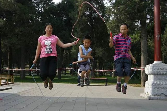 花式跳绳的5种方法 花式跳绳的注意事项