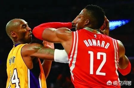 霍华德当年作势肘击科比,科比毫不退缩,他是毫无畏惧还是认为魔兽不敢肘击他?