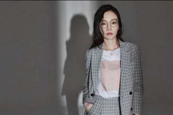 李小璐与PG One 被拍当晚，曾有人打电话威胁她，此事是真是假？