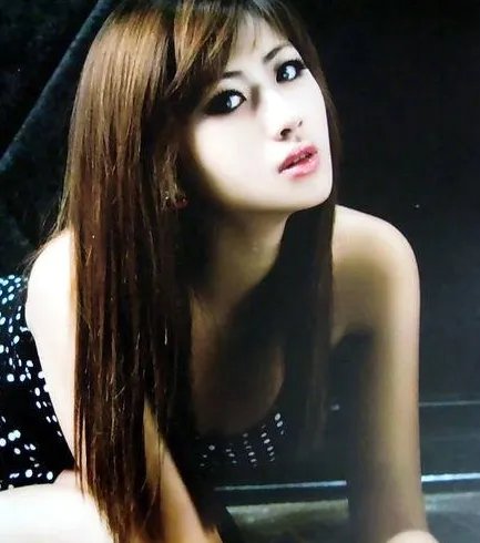 台湾槟榔西施颜如忆 穿着清凉拼业绩