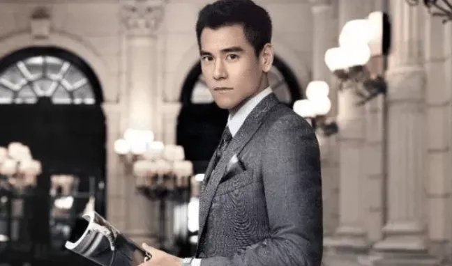 余文乐晒照为彭于晏庆生，亲密互动证友谊，他们是什么时候成为朋友的？