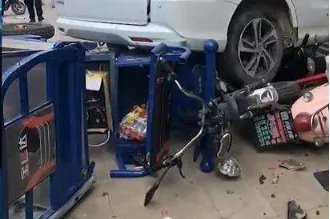 四川女司机驾特斯拉失控连撞多车，车主将承担什么责任