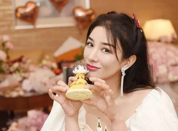 黄奕晒44岁庆生照，圈内与哪些明星是好友呢？