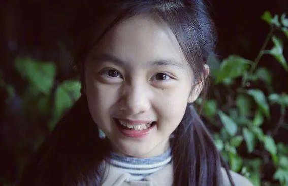 剪掉长发后，短发的她才是13岁该有的模样，多多为何变回乖乖女？