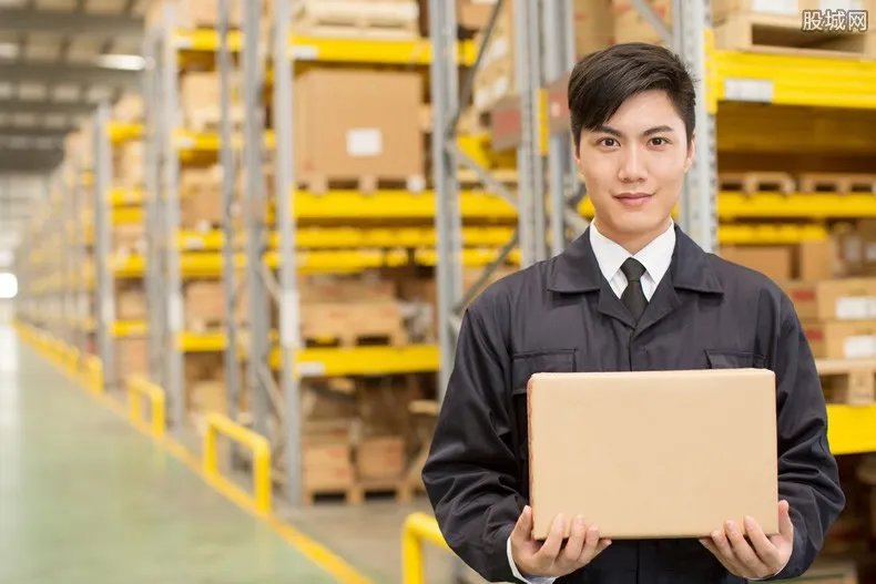 快递再现霸王条款 快递当天不取就退件合理吗？