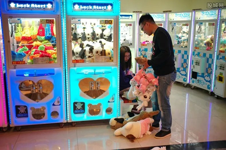 花4万抓了7000个娃娃 怎么抓娃娃机成功率大