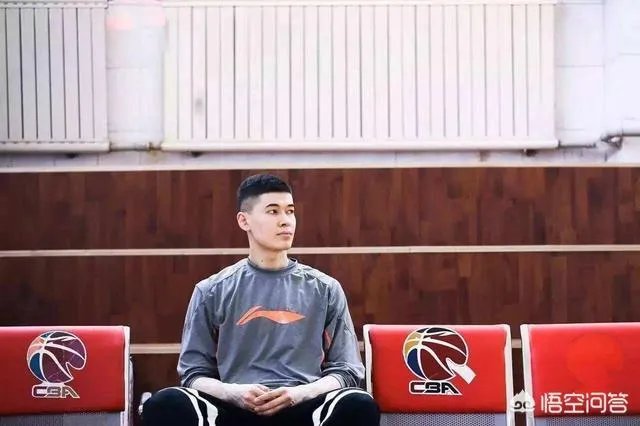 为什么阿不都沙拉木不在新疆男篮的注册名单之中,他下赛季是不是打不了CBA了?