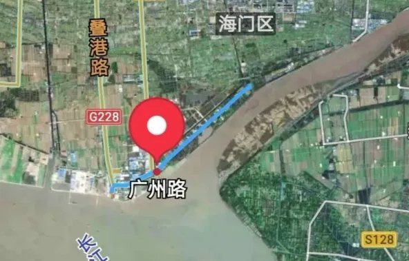 一宝马司机单手飙车时速近260公里，警方是怎么处理的？