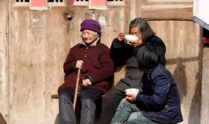 过世老人的灵堂照片怎么保存