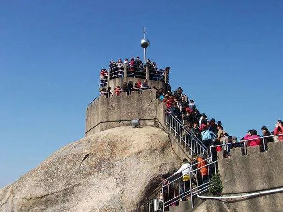 95后首次成为国庆出游主力，是什么原因造成这个现象的？