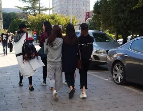 网友在哪里偶遇关晓彤的