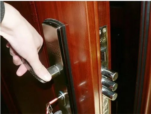 门锁换锁芯详细步骤  让您更加直观了解门锁换锁芯过程