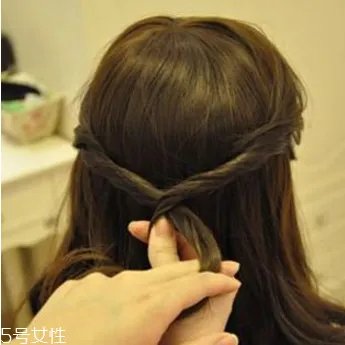 卷发扎什么发型好看 长卷发扎法教程
