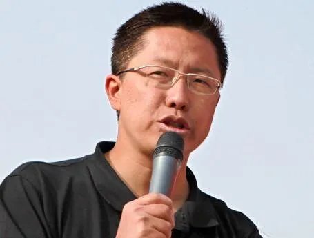 李阳家暴门后首发声，将起诉前妻，两人为何会闹到这种地步？