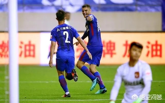 申花2比2战平恒大止住连胜，如何看待两支亚冠球队上下半场如此差异的表现？