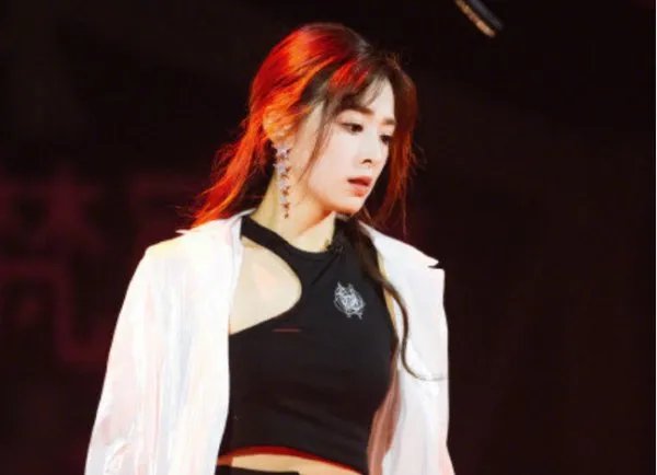 李现赵丽颖为张含韵打call是为何？