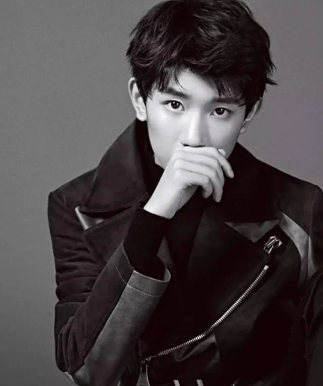 王源被写进了政治课本,却因为违反交规而道歉,到底怎么回事?