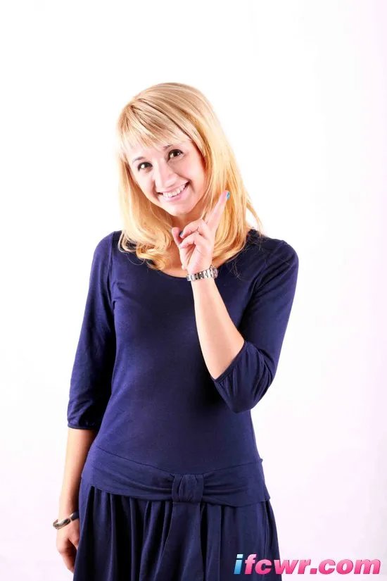 非诚勿扰的两个乌克兰女嘉宾李娜和乔丽娅怎么有点分不清啊!感觉她们好像啊,谁能提供一下她们的高清图片